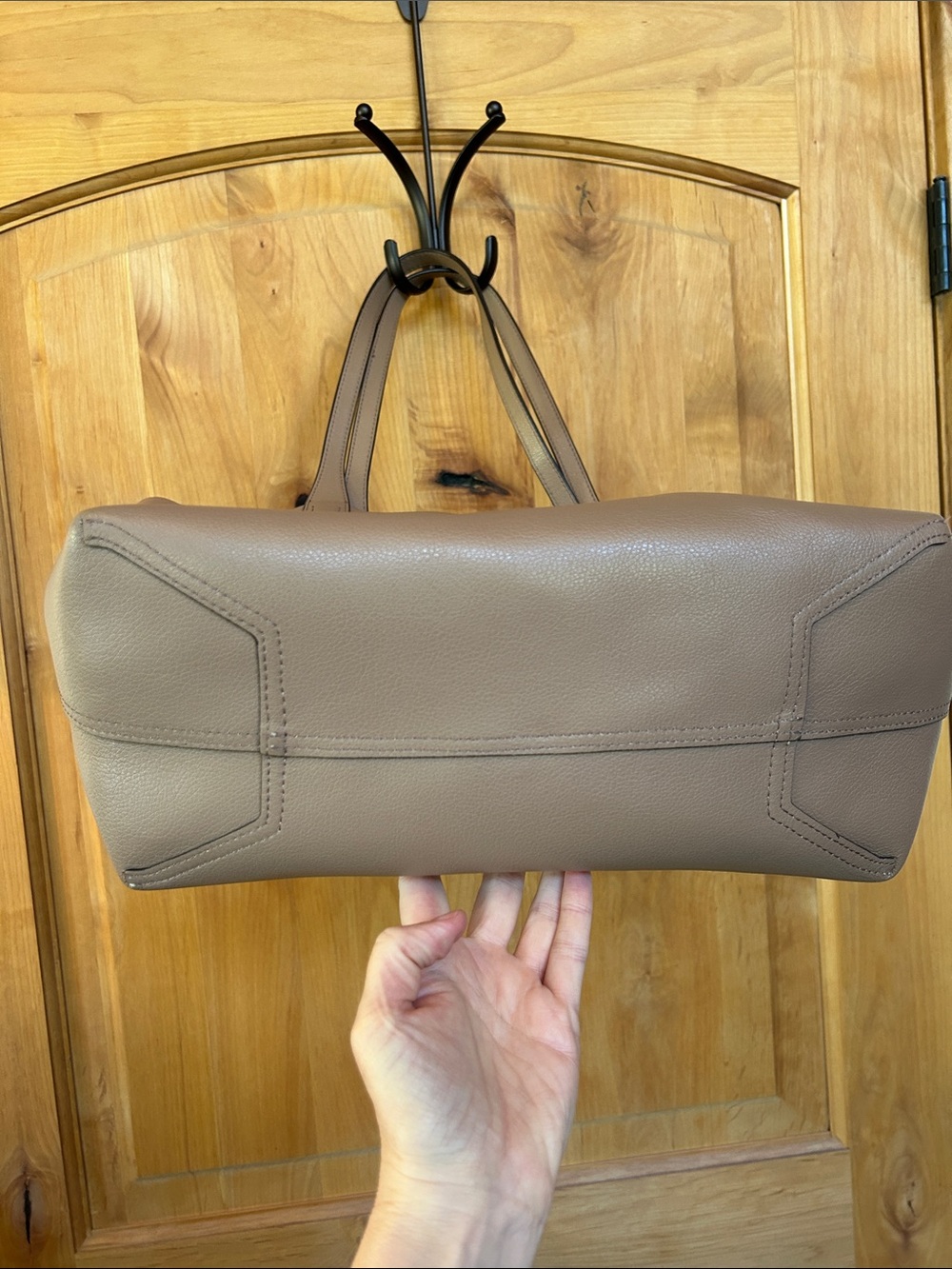 kate spade Taupe reversible Leather Tote with zip pouch - Picture 4 of 5